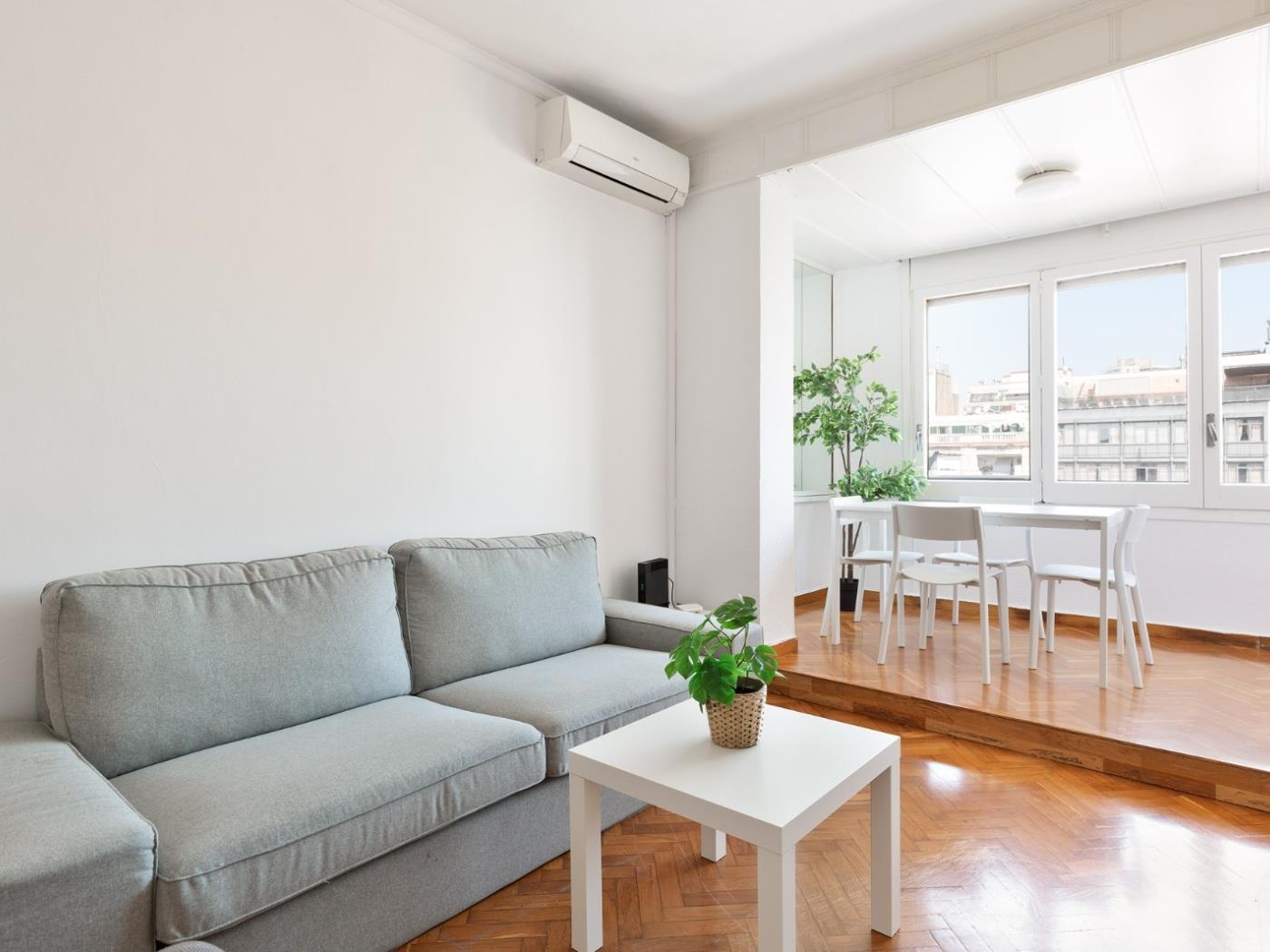 Apartment for 5 People on Calle Sepulveda - My Space Barcelona Apartments