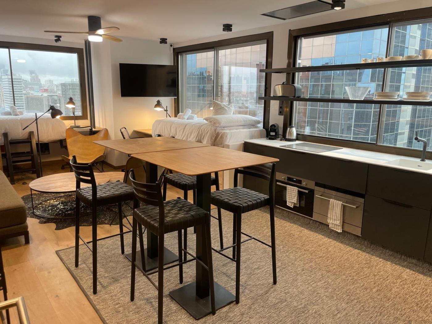 Chic Studio Loft with City Views & Rooftop Pool - My Space Madrid Apartments