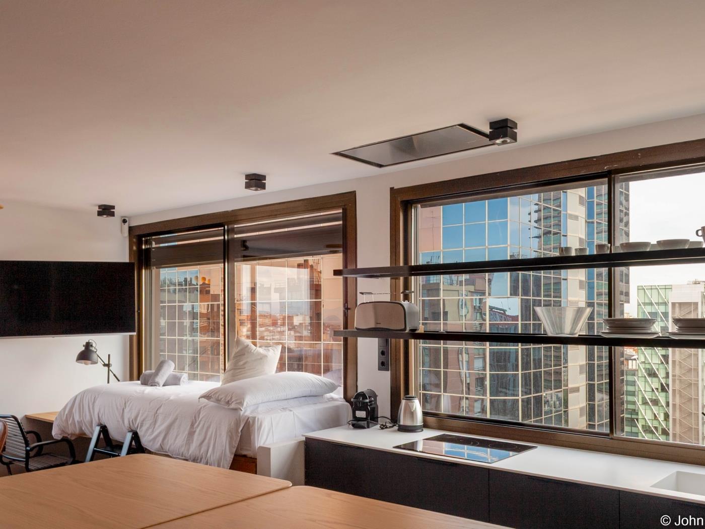 Chic Studio Loft with City Views & Rooftop Pool - My Space Madrid Apartments
