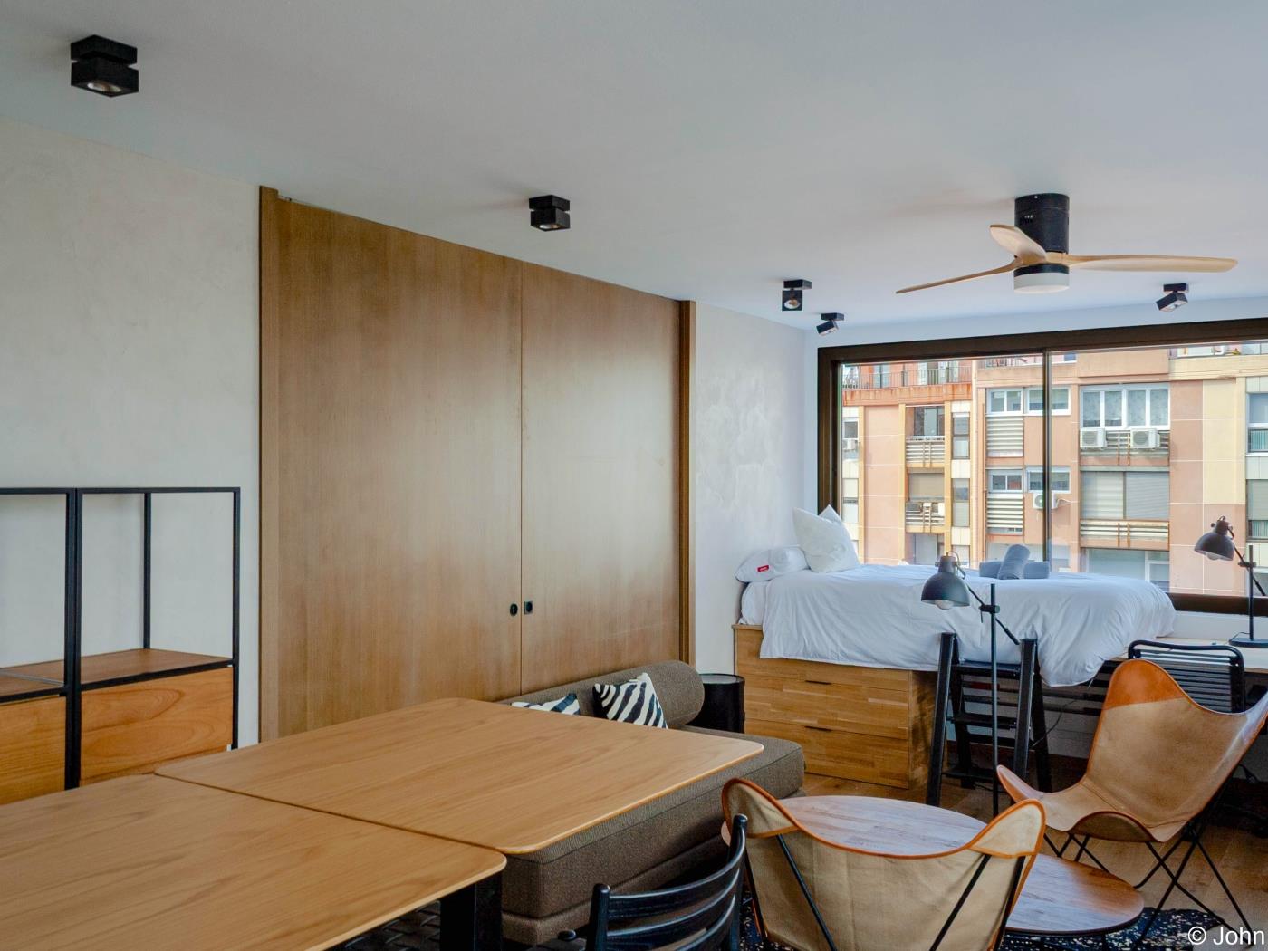 Chic Studio Loft with City Views & Rooftop Pool - My Space Madrid Apartments