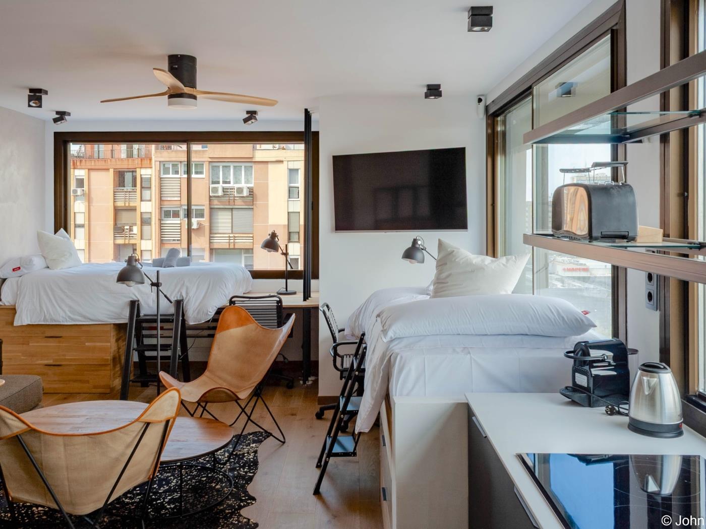 Chic Studio Loft with City Views & Rooftop Pool - My Space Madrid Apartments