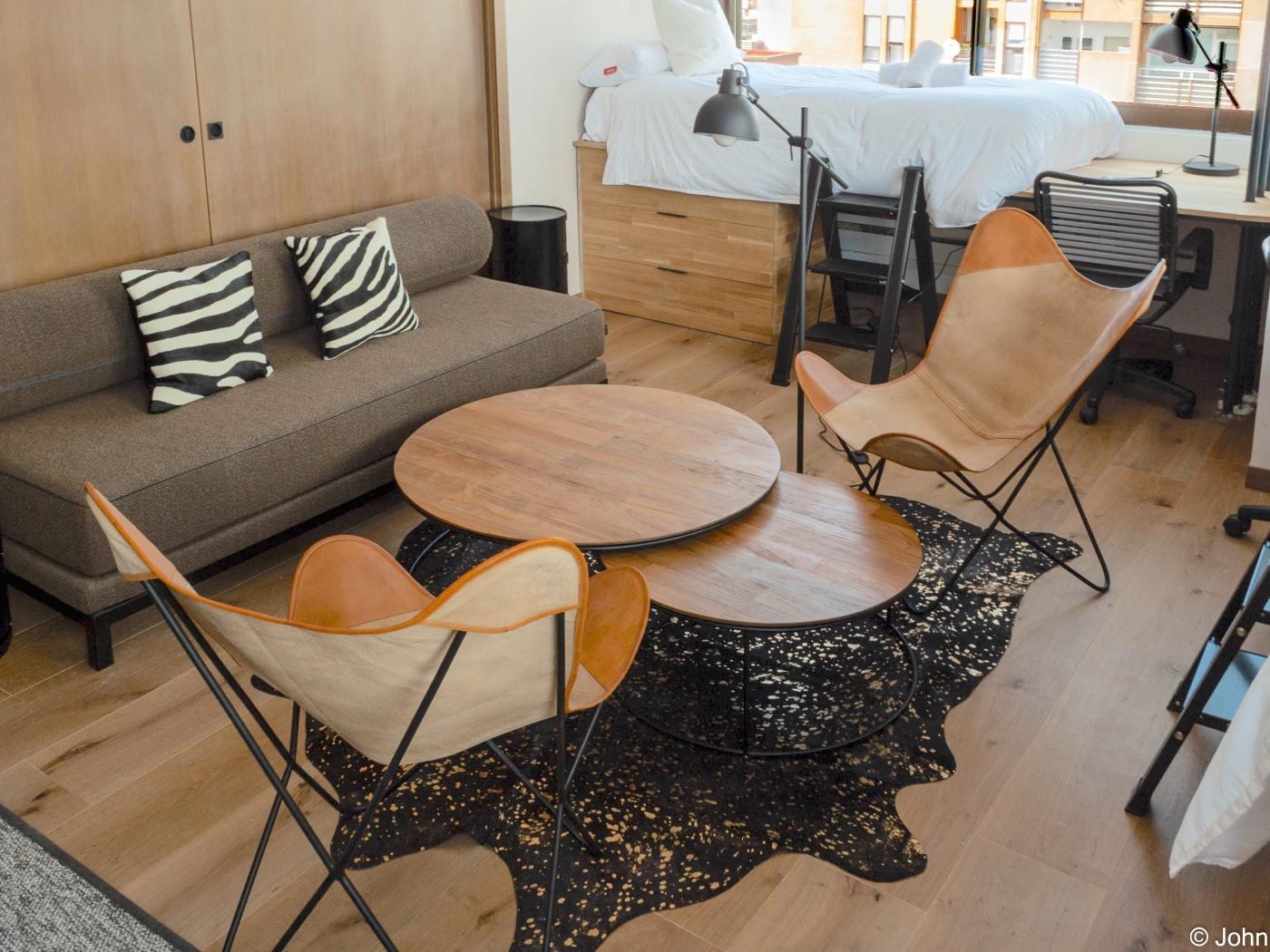 Chic Studio Loft with City Views & Rooftop Pool - My Space Madrid Apartments