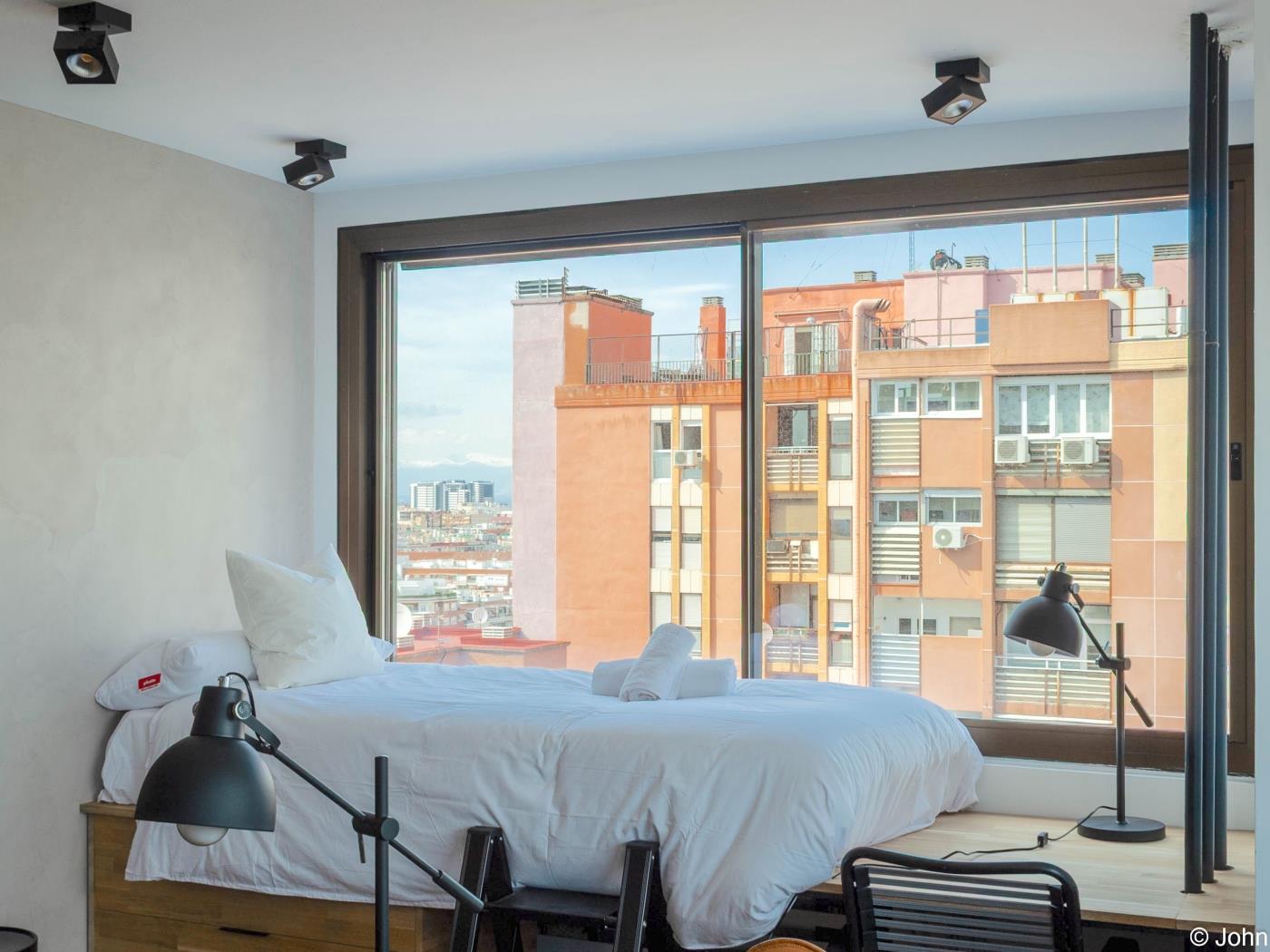 Chic Studio Loft with City Views & Rooftop Pool - My Space Madrid Apartments