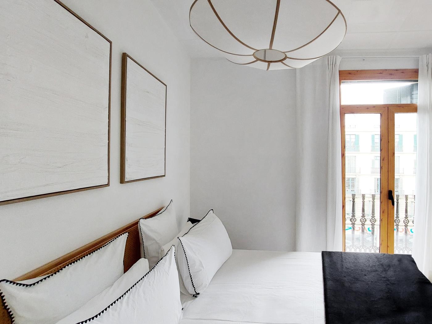 Bright 2-Bedroom Apartment with Balcony - My Space Barcelona Apartments