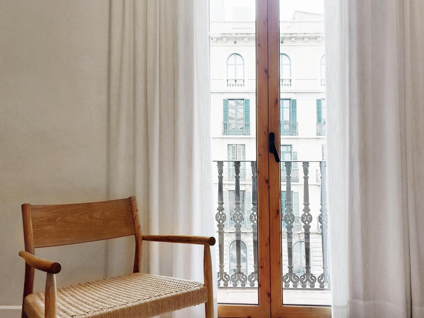 Bright 2-Bedroom Apartment with Balcony - My Space Barcelona Apartments