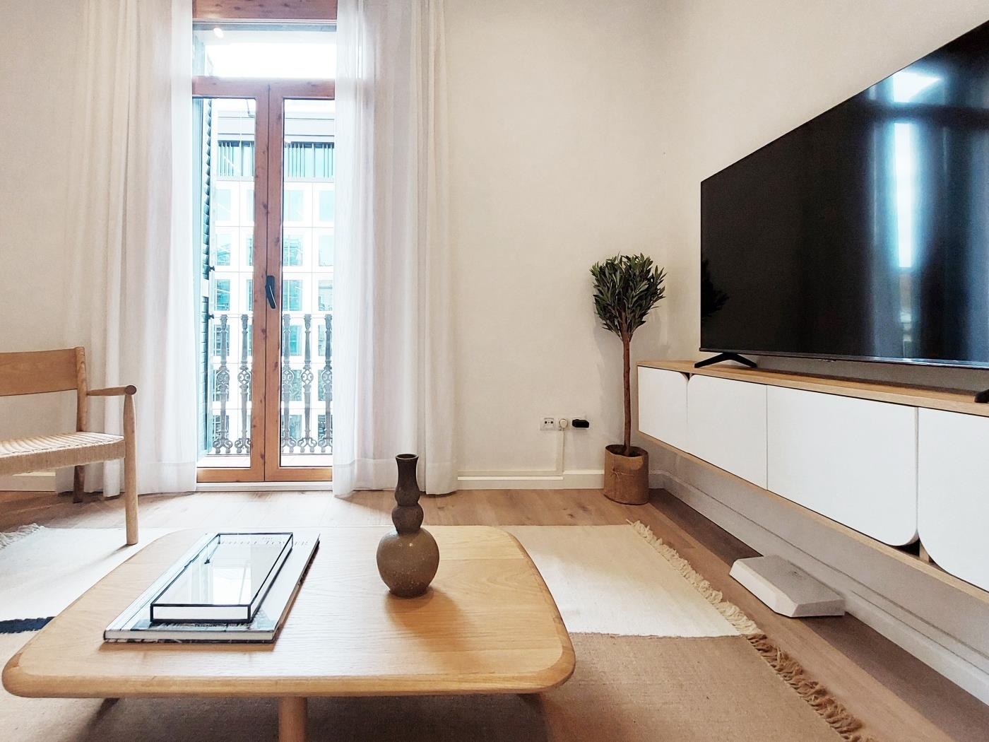 Bright 2-Bedroom Apartment with Balcony - My Space Barcelona Apartments