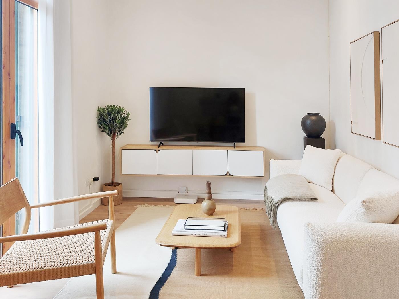 Bright 2-Bedroom Apartment with Balcony - My Space Barcelona Apartments