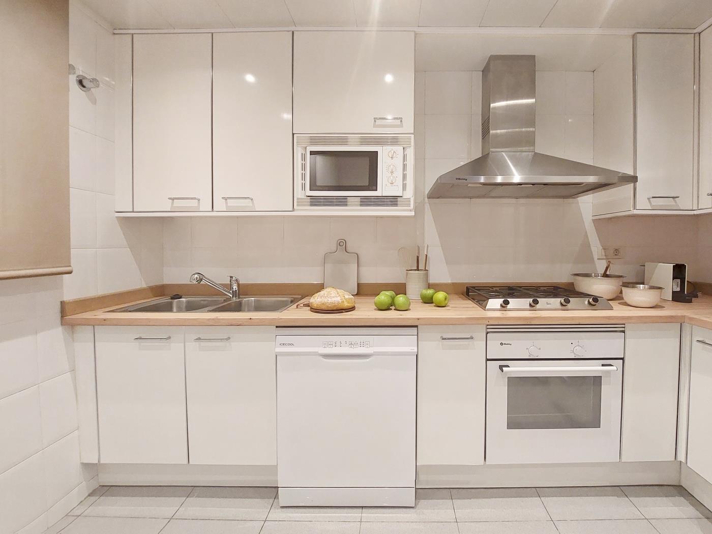 Furnished 2-bedroom, 2bathroom apartment in front of Hotel Palace - My Space Barcelona Apartments
