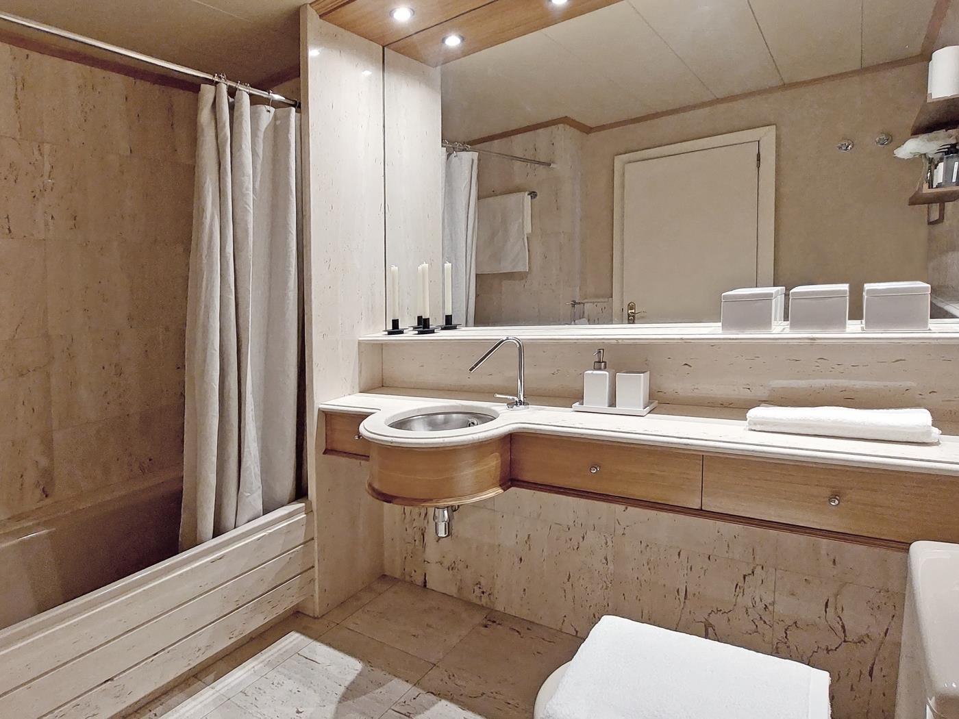 Furnished 2-bedroom, 2bathroom apartment in front of Hotel Palace - My Space Barcelona Apartments