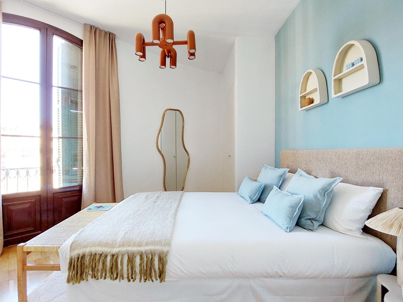 Sunny 2-Bedroom Apartment next to Hotel Palace – Downtown Barcelo - My Space Barcelona Apartments