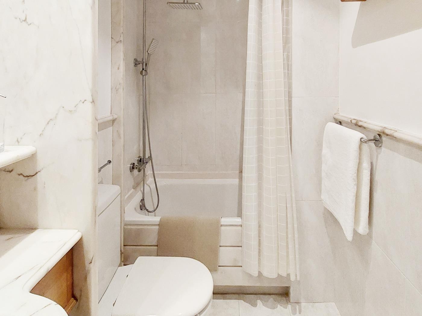 Sunny 2-Bedroom Apartment next to Hotel Palace – Downtown Barcelo - My Space Barcelona Apartments