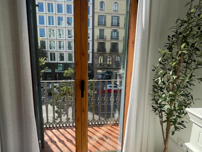 2 Beds + Balconies near Mercat - My Space Barcelona Apartments