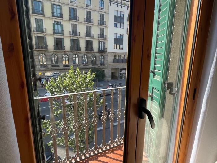 2 Beds + Balconies near Mercat - My Space Barcelona Apartments