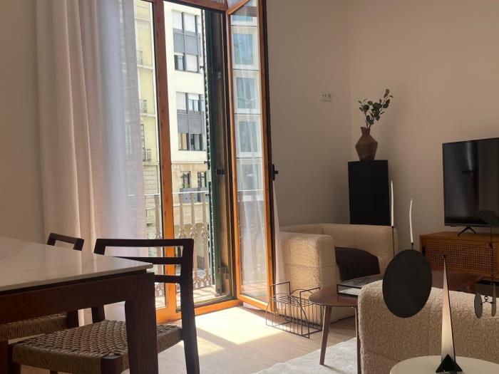 2 Beds + Balconies near Mercat - My Space Barcelona Apartments