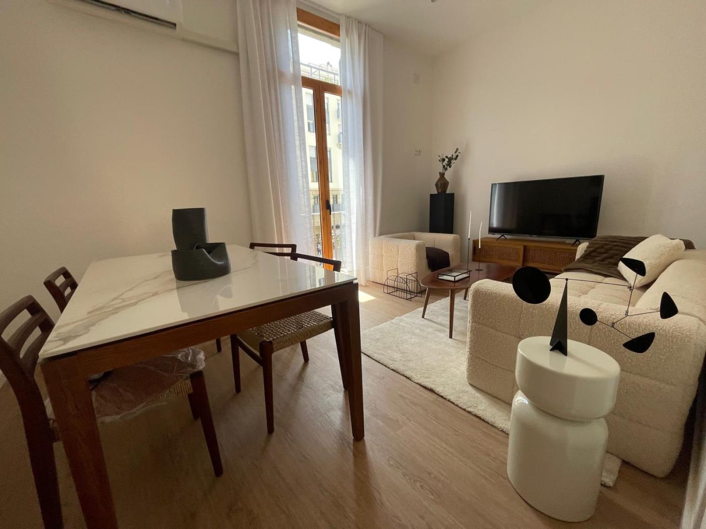 2 Beds + Balconies near Mercat - My Space Barcelona Apartments