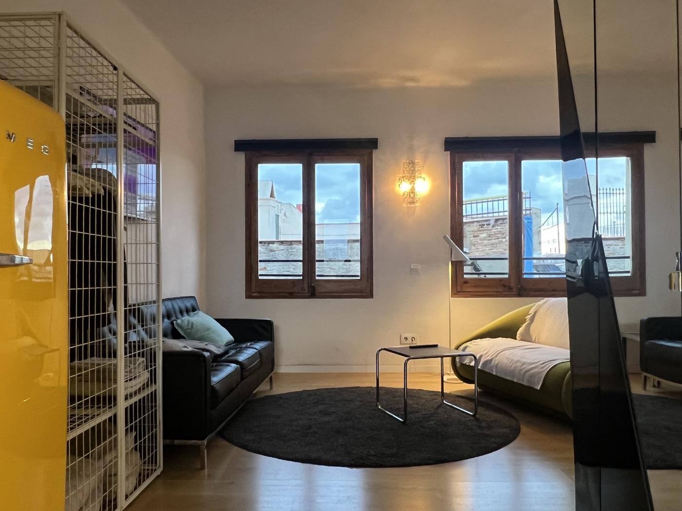 Renovated 2-Bed Loft with Terrace in Gothic Quarter - My Space Barcelona Apartments