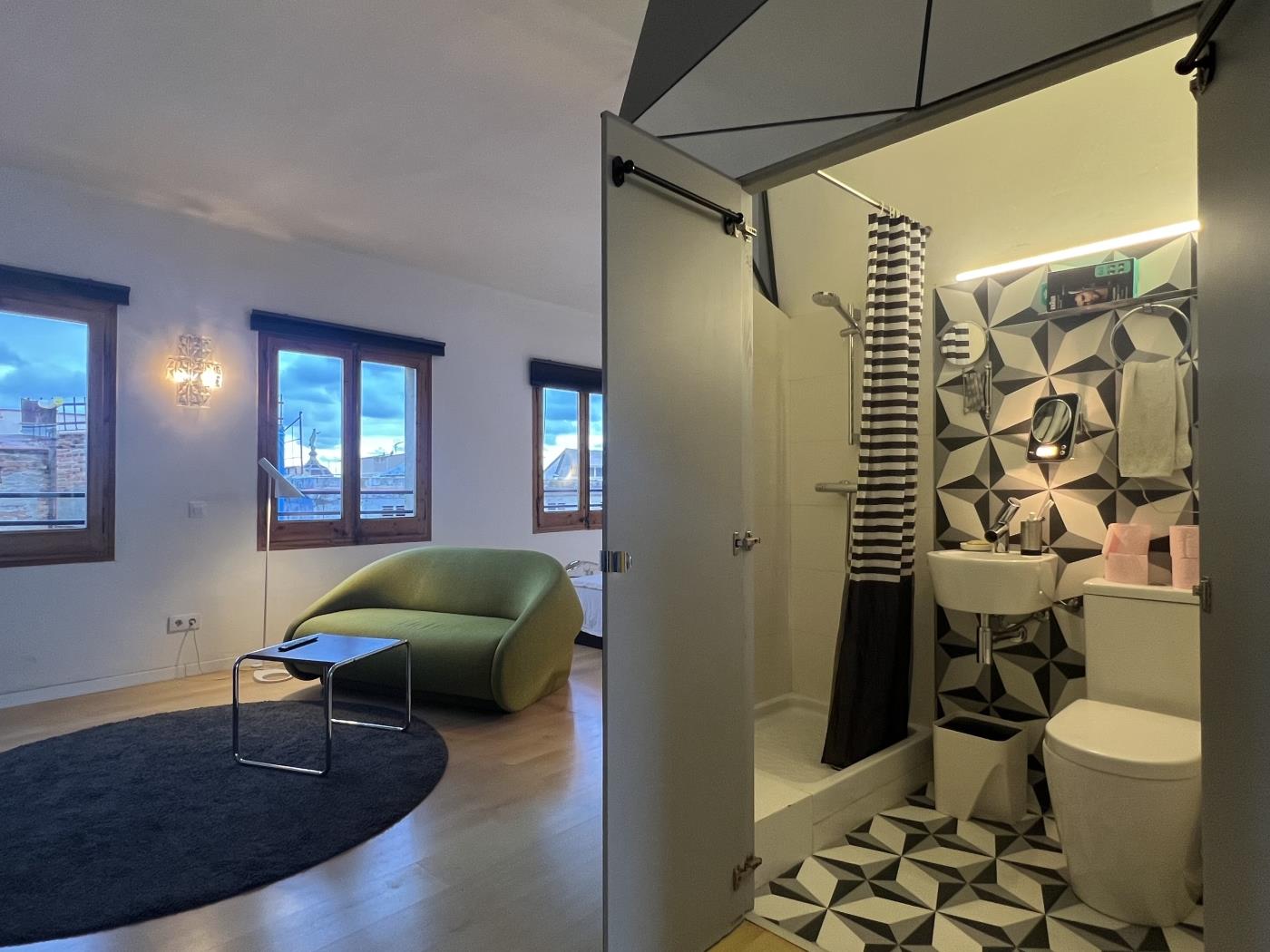 Renovated 2-Bed Loft with Terrace in Gothic Quarter - My Space Barcelona Apartments