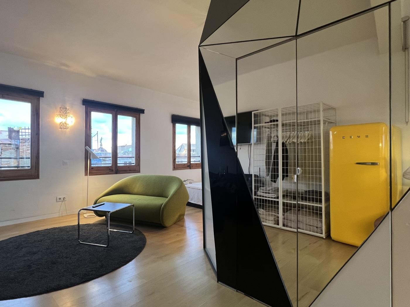 Renovated 2-Bed Loft with Terrace in Gothic Quarter - My Space Barcelona Apartments