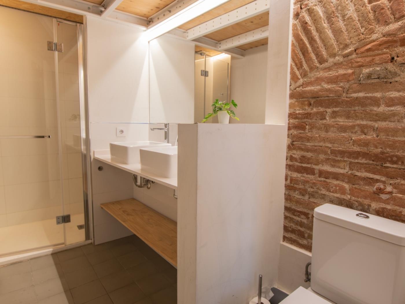Modern studio duplex with large terrace in central area - My Space Barcelona Apartments